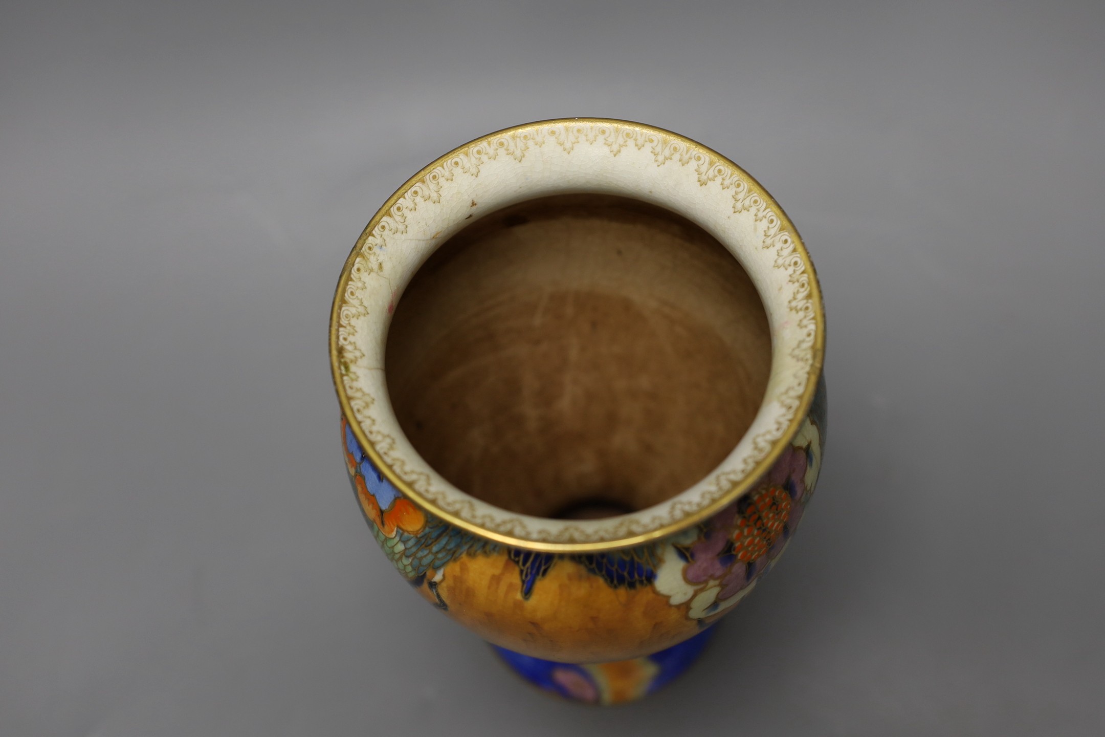 A Carltonware Rosetta 3505 pattern vase, 20cm